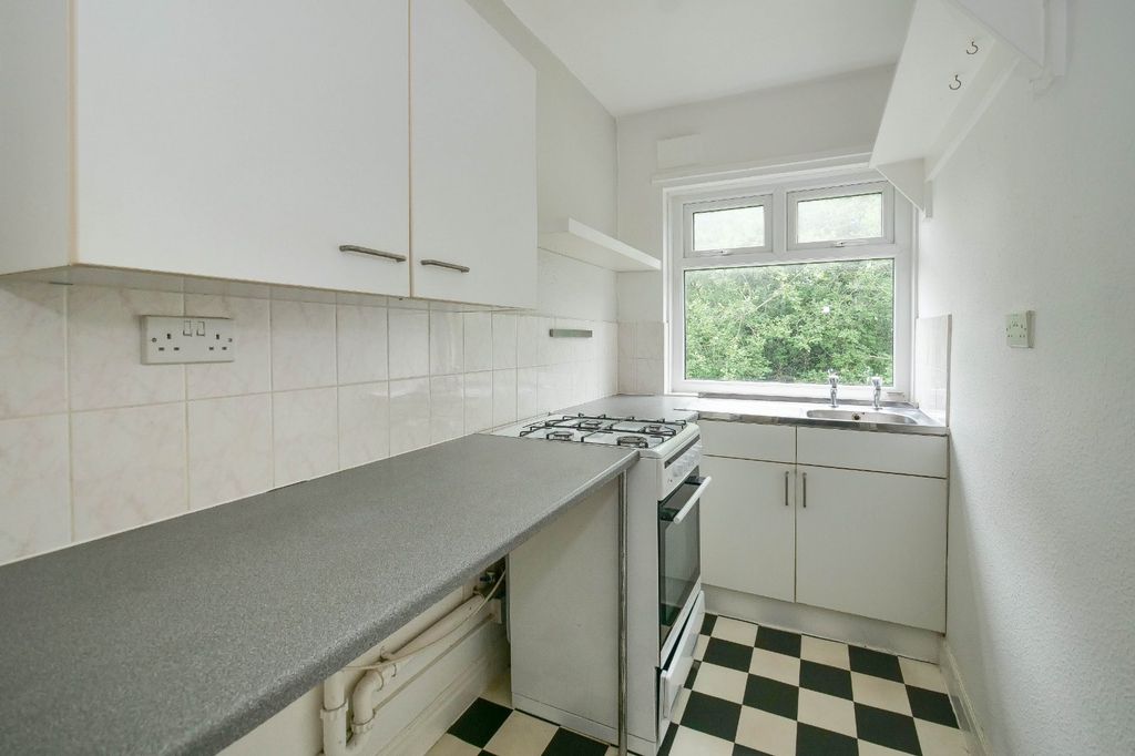 Property photo 3 of 8 Picture No. 11