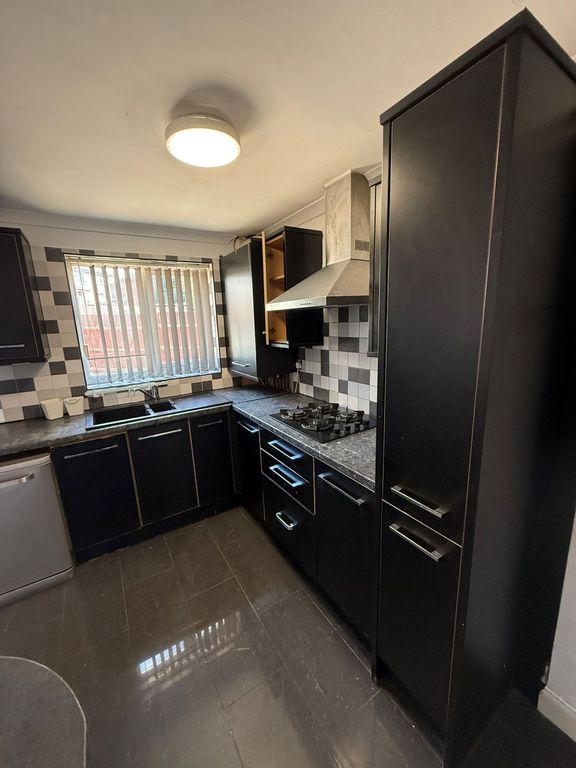 Property photo 3 of 13 Kitchen