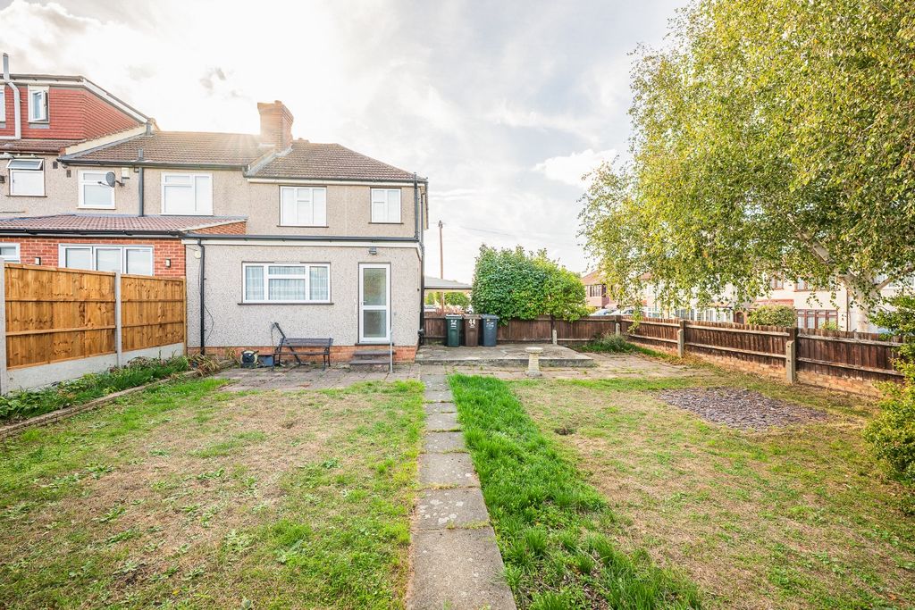 Property photo 2 of 15 5518072