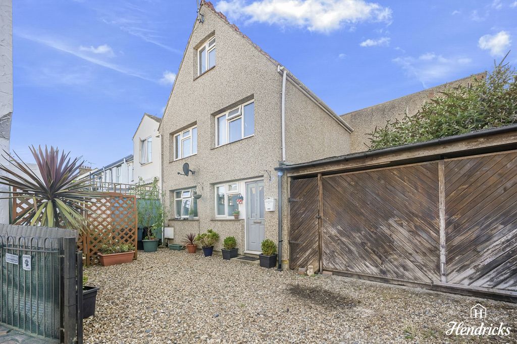 Property photo 1 of 25