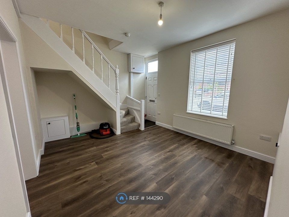 Property photo 3 of 17 Living Room