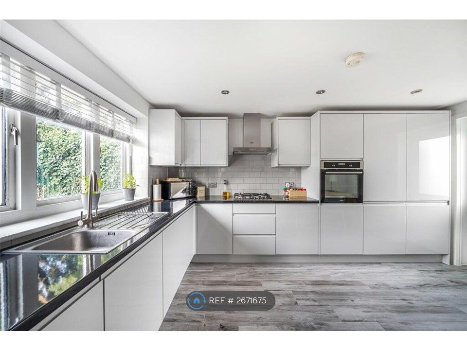 Property photo 2 of 14 Kitchen