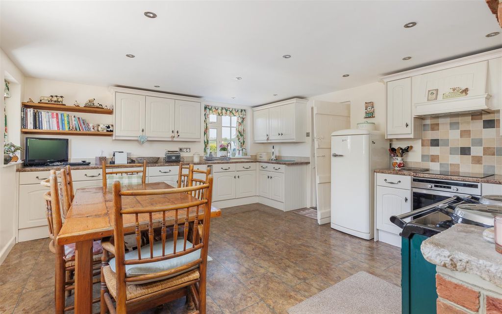 Property photo 3 of 35 Kitchen/ Breakfast Room