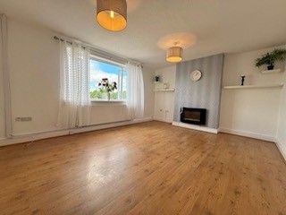 Property photo 1 of 10 Living Room