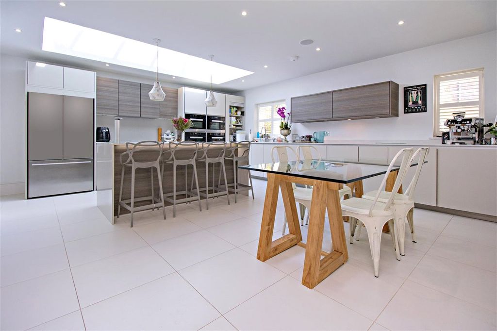 Property photo 2 of 29 9453.Jpg