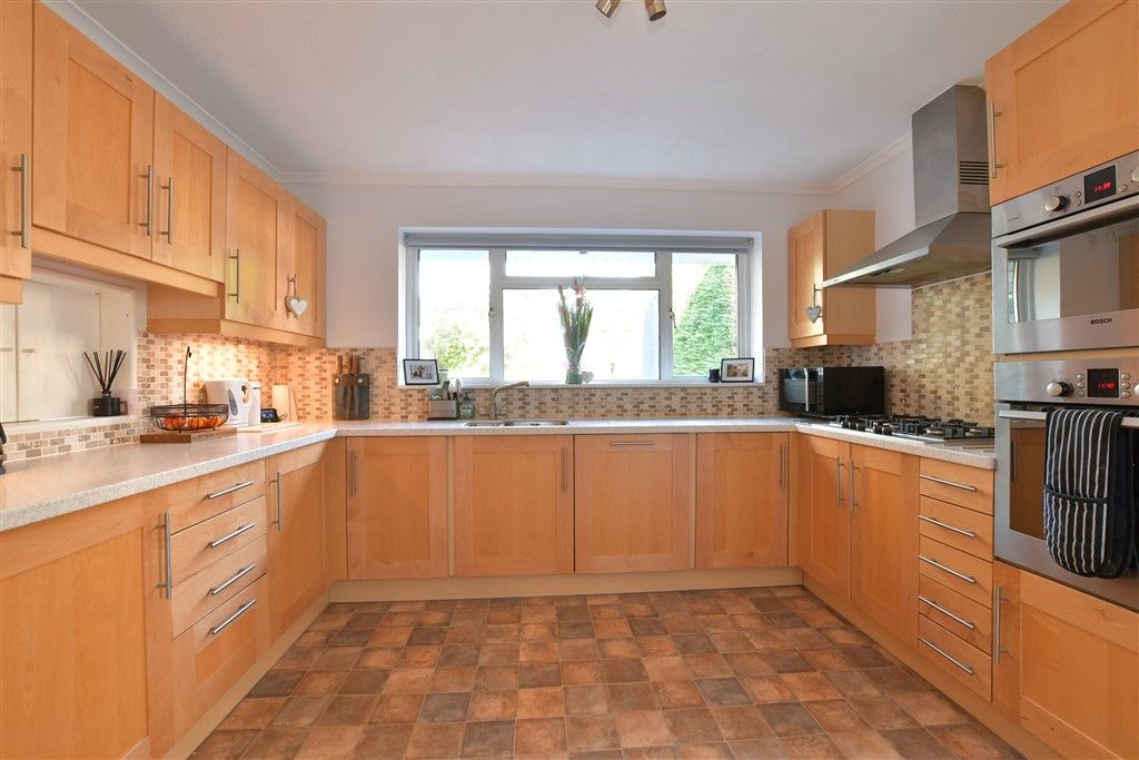 Property photo 3 of 13 Kitchen