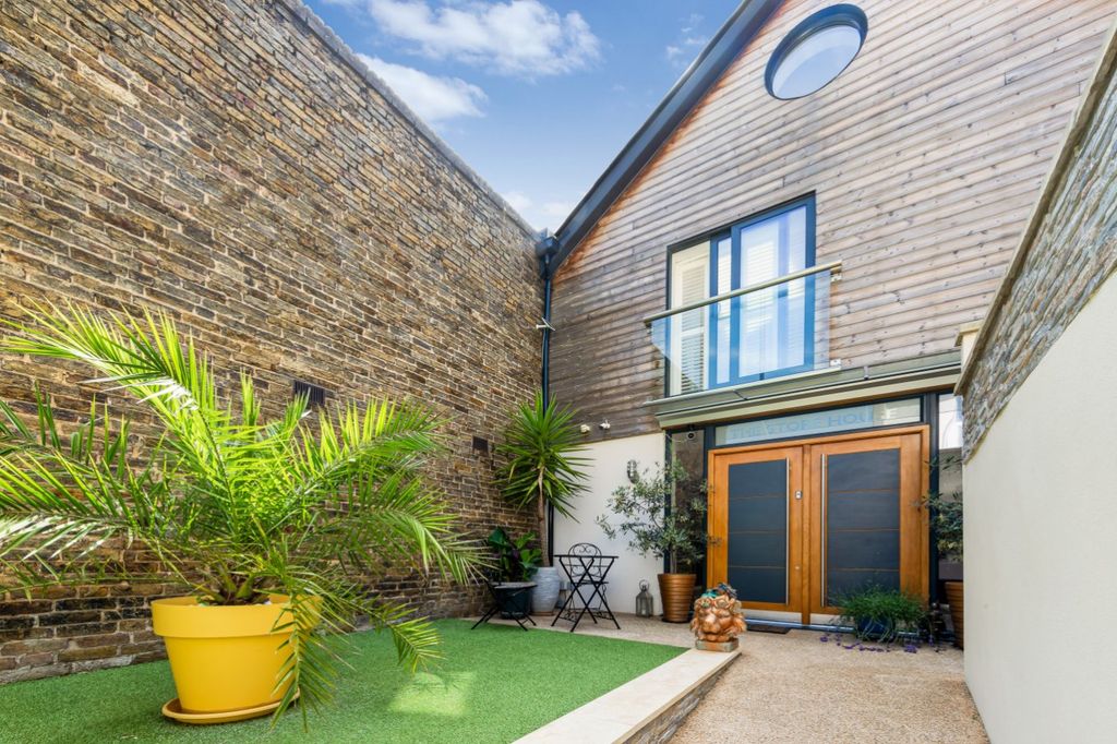 Property photo 1 of 19 Picture No. 18