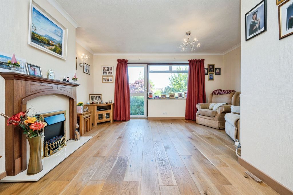 Property photo 2 of 25