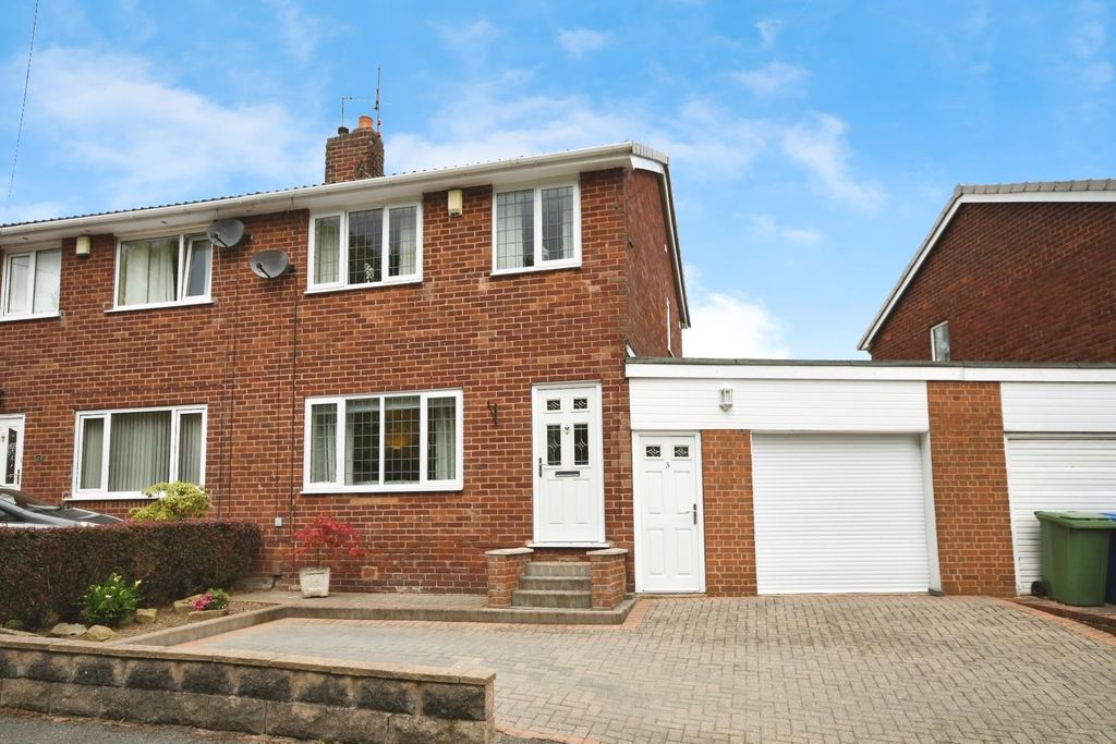 Property photo 1 of 17 Front 03.Jpg