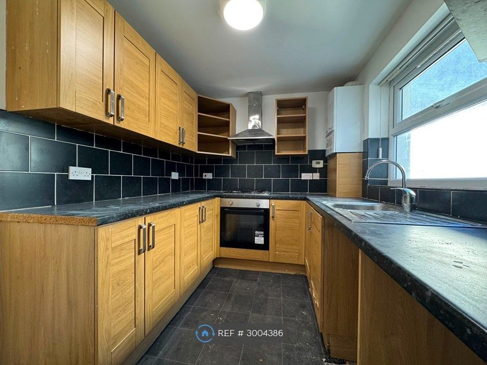 Property photo 1 of 8 Kitchen