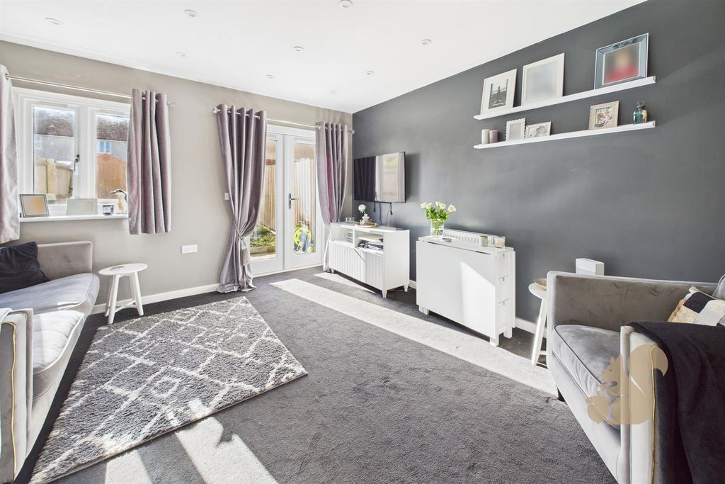 Property photo 2 of 14 Lounge