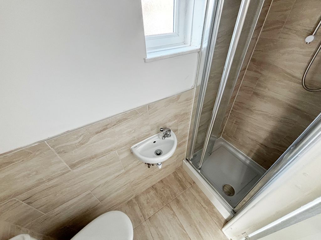 Property photo 3 of 8 Bathroom