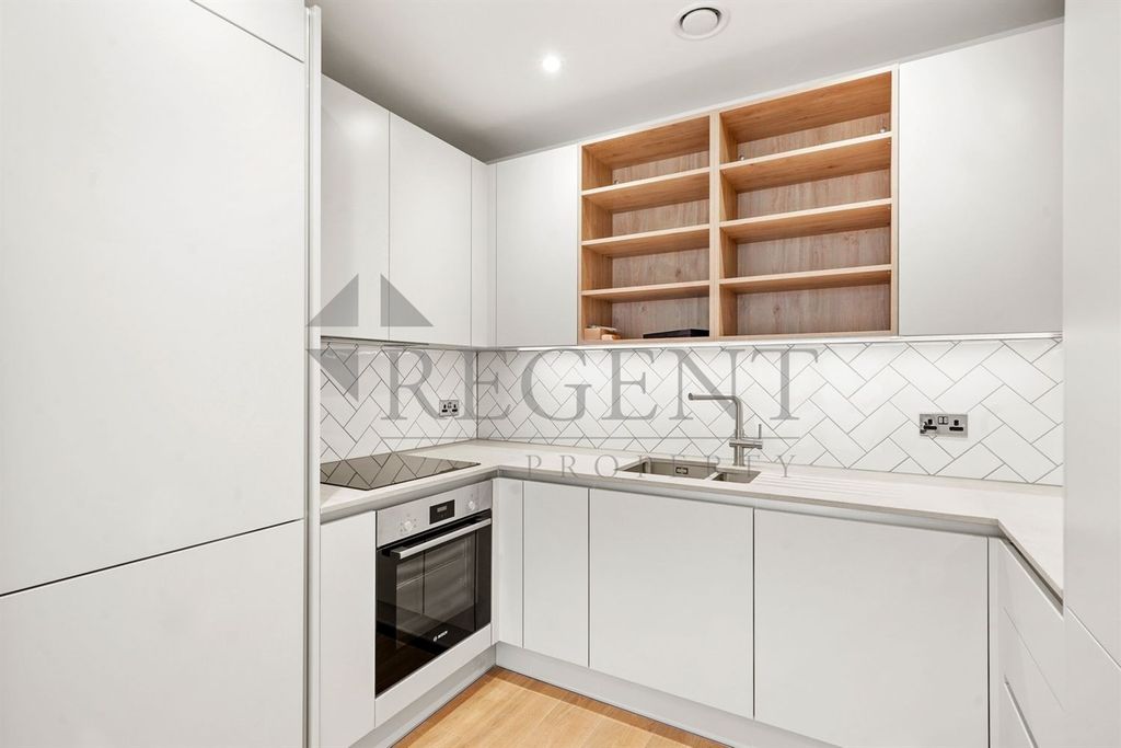 Property photo 3 of 11 Kitchen