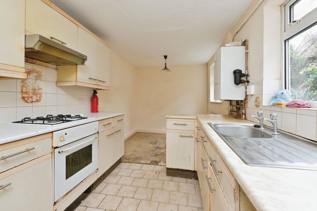 Property photo 3 of 16 Kitchen