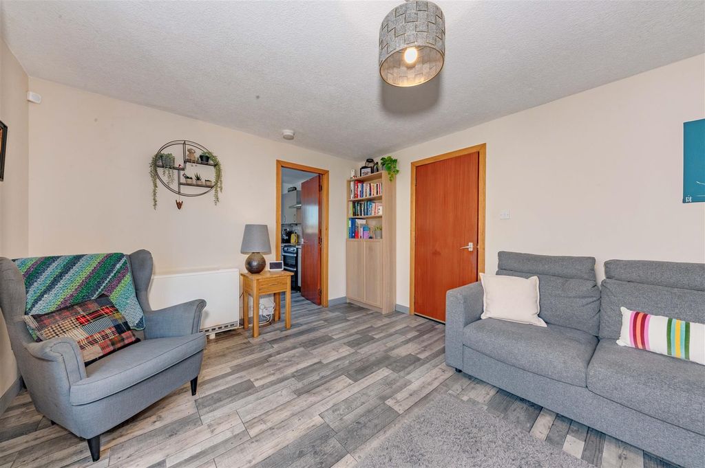 Property photo 3 of 11 2 West School Road Dundee-6.Jpg