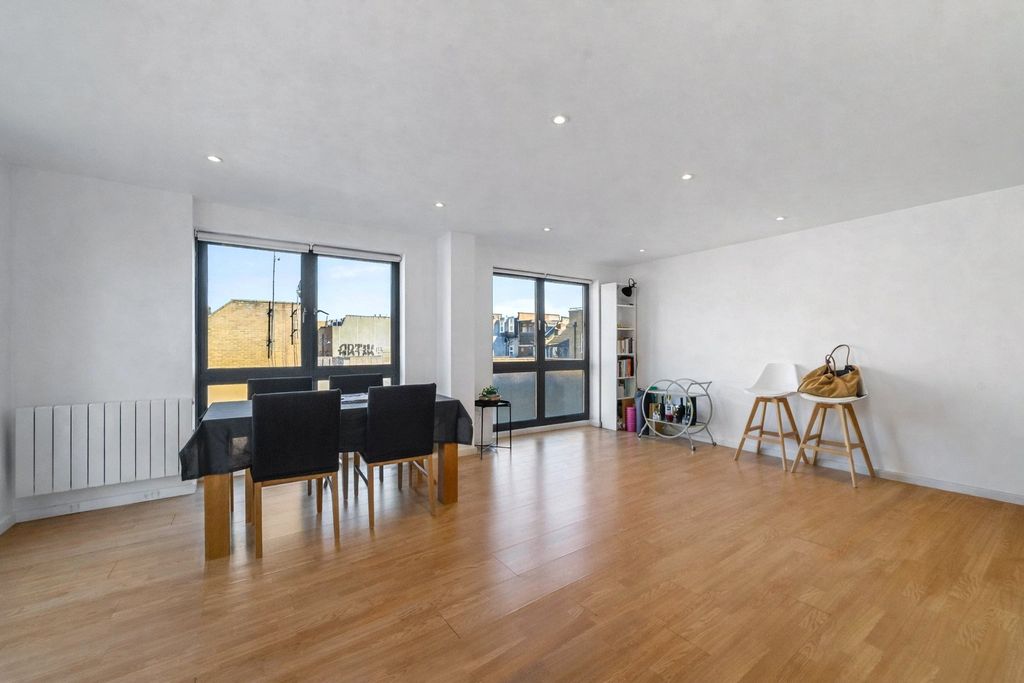 Property photo 3 of 15 Reception