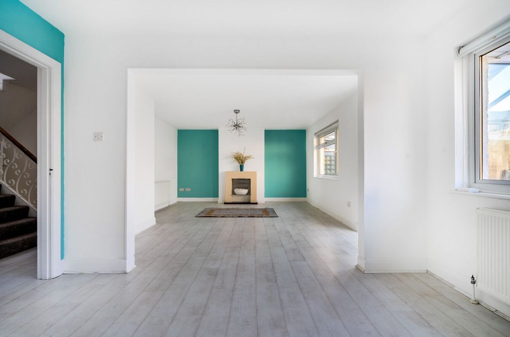 Property photo 3 of 20