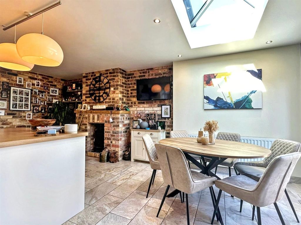 Property photo 3 of 34 Kitchen