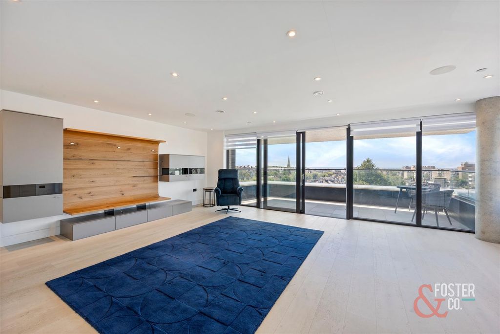 Property photo 3 of 18 Eaton Road 1, Tate Residence, Flat 31-013.Jpg