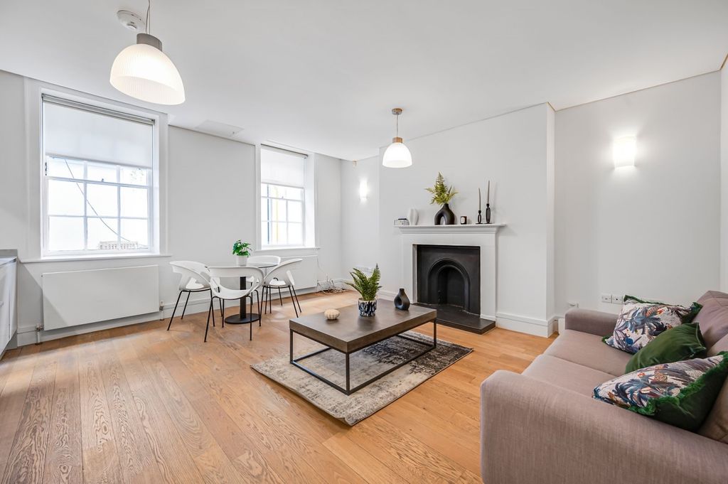 Property photo 2 of 12 02 Flat A, 7 Devo...
