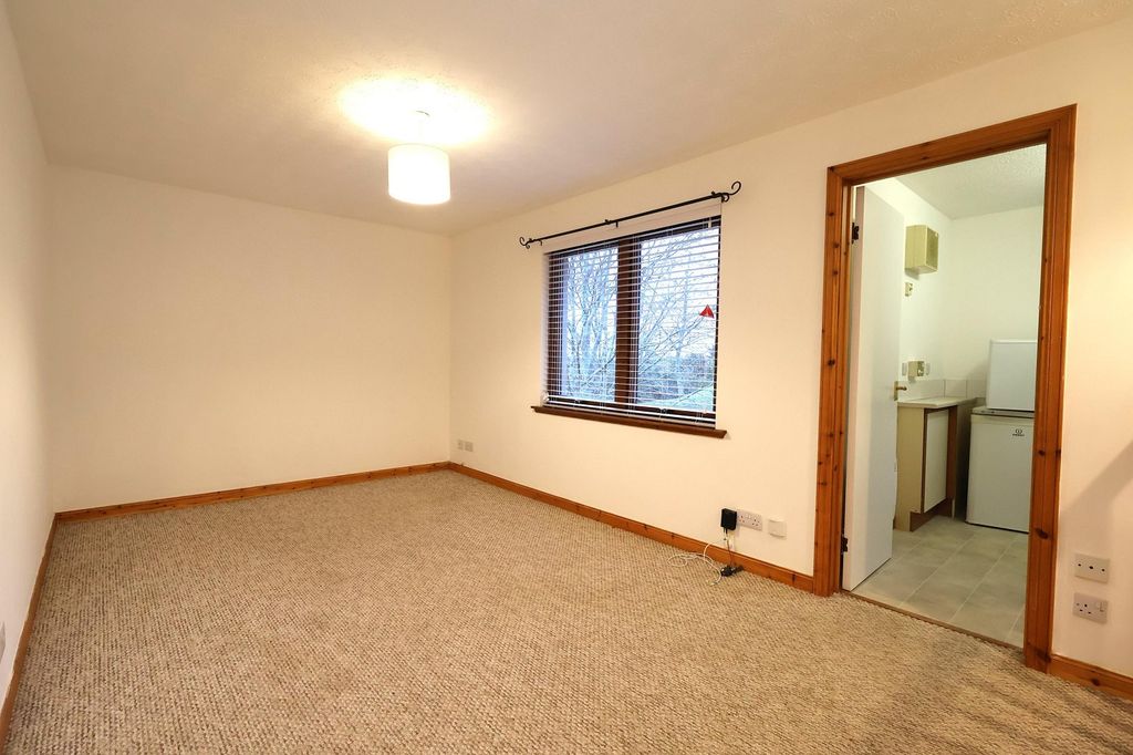 Property photo 2 of 9 Lounge