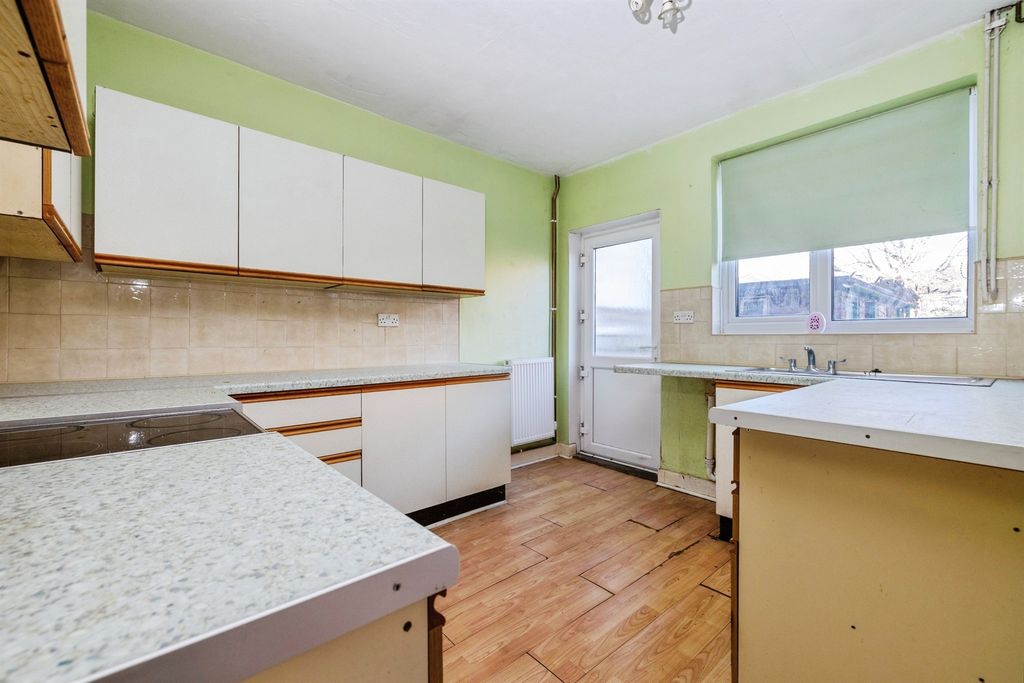 Property photo 3 of 16