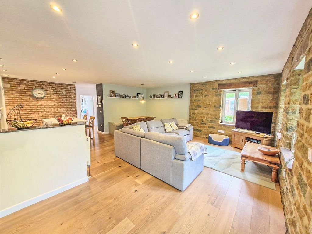 Property photo 1 of 38 4394771