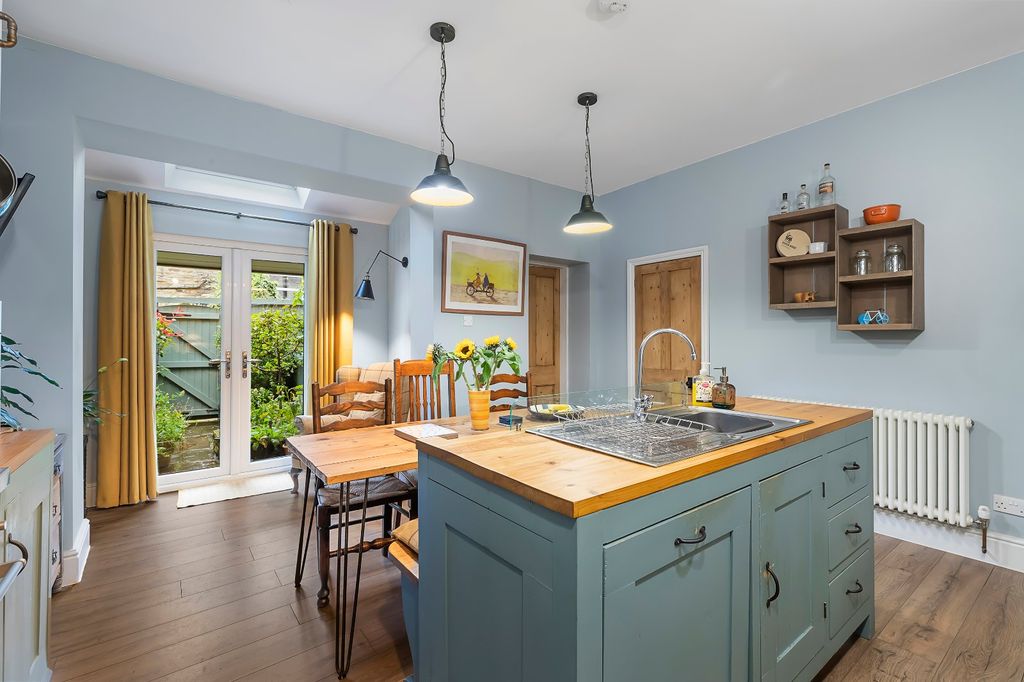 Property photo 3 of 21 Picture 3