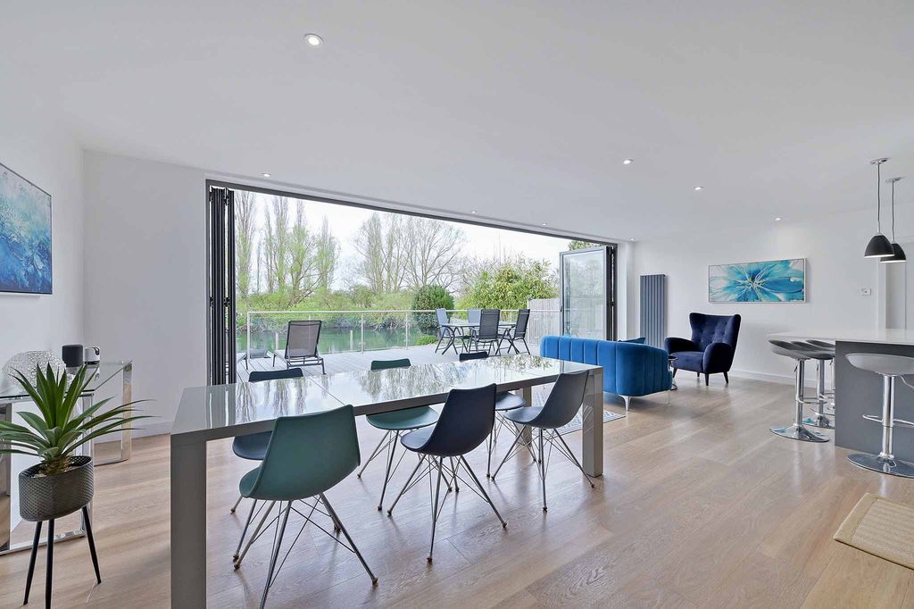 Property photo 3 of 20 Dining Area