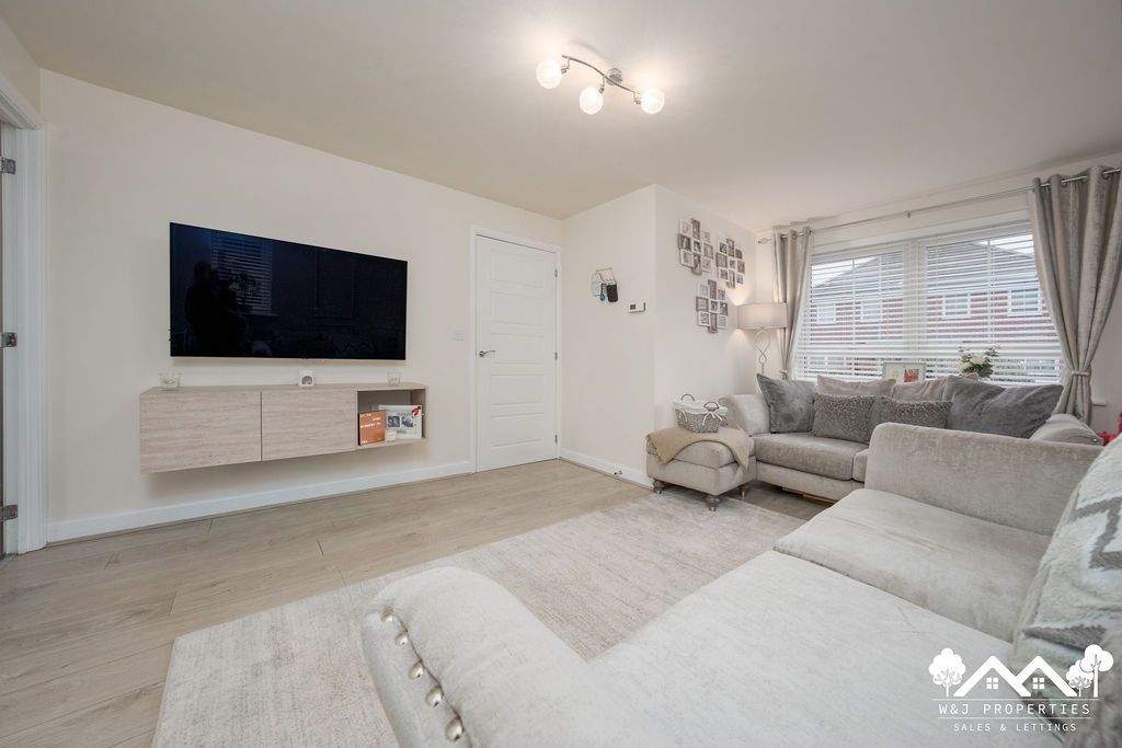 Property photo 3 of 34