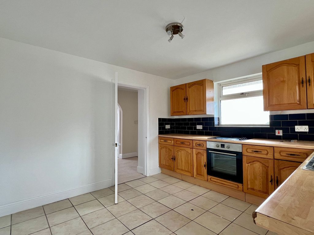 Property photo 3 of 14 Kitchen Dining Room