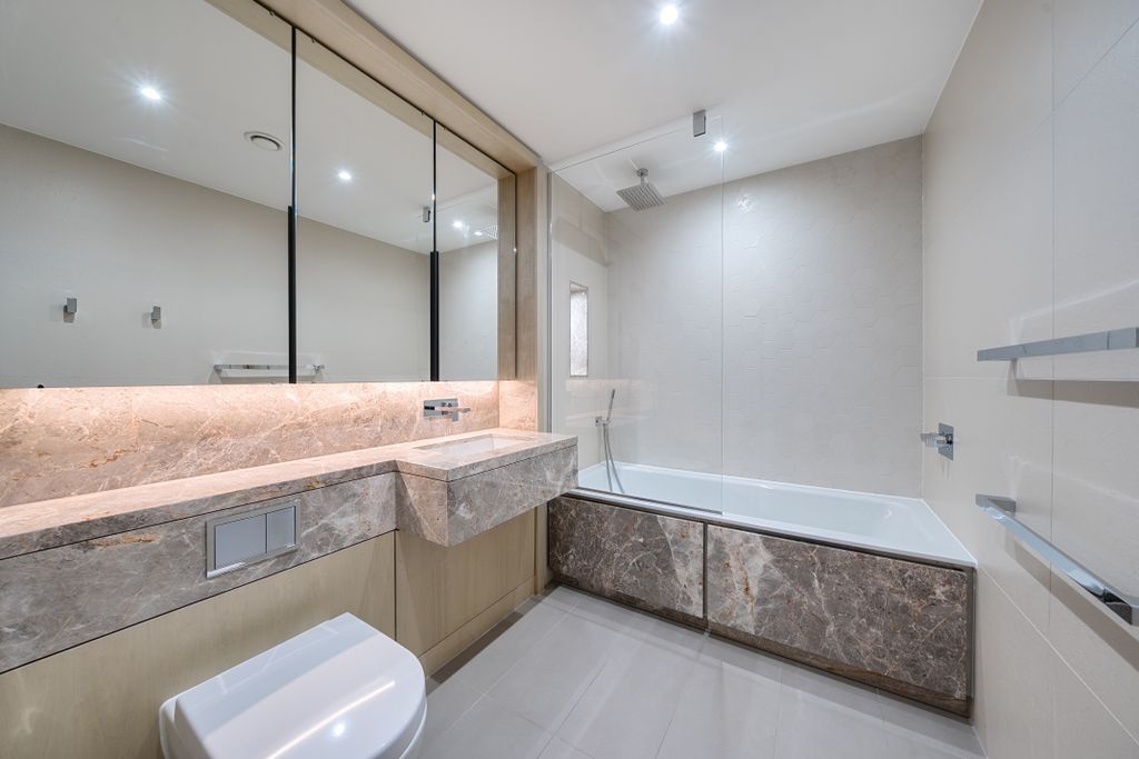 Property photo 2 of 15 Bathroom