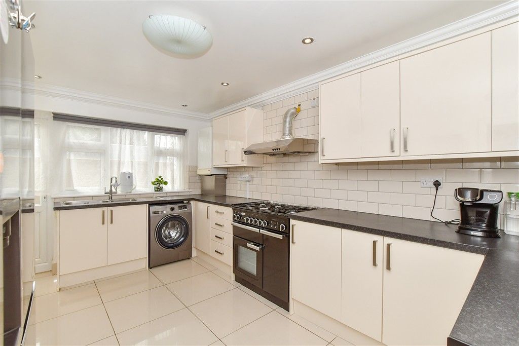 Property photo 2 of 14 Kitchen