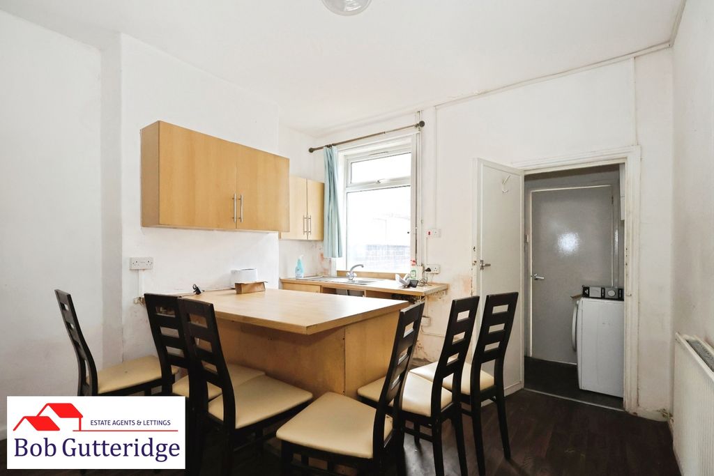Property photo 3 of 7 Fitted Kitchen / Dining Room