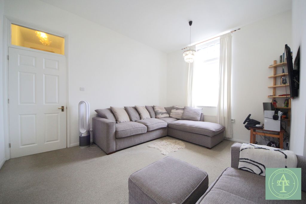 Property photo 3 of 9 Gallery