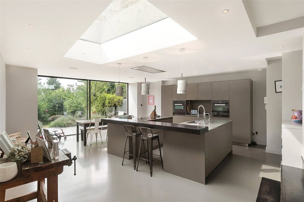 Property photo 1 of 17 Picture No. 01