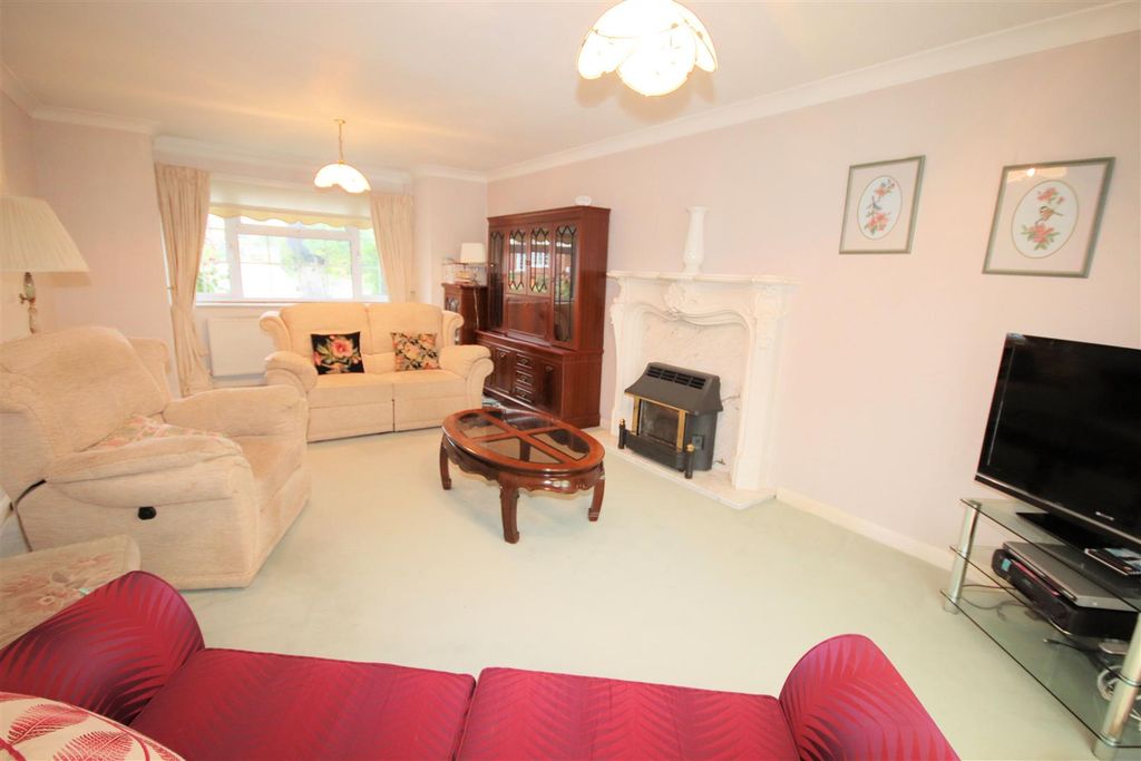 Property photo 3 of 27 Living Room