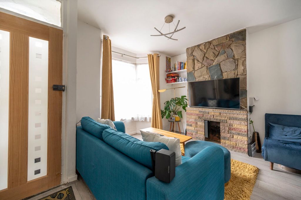 Property photo 3 of 12