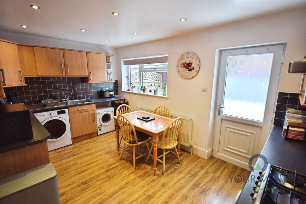 Property photo 2 of 14 Breakfast Kitchen