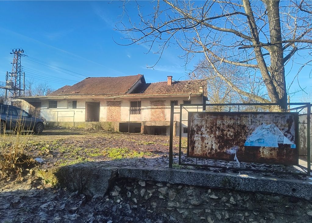 Property photo 2 of 6