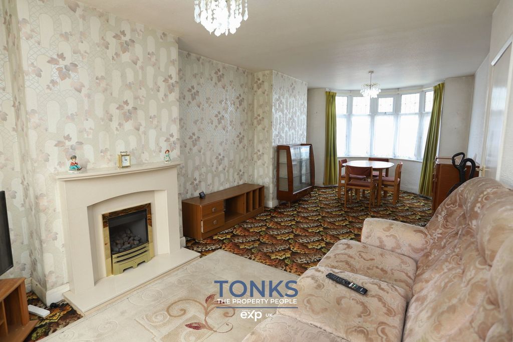 Property photo 2 of 21