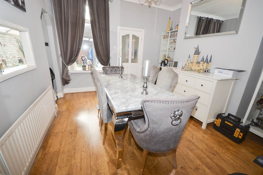 Property photo 3 of 14 Dining Room