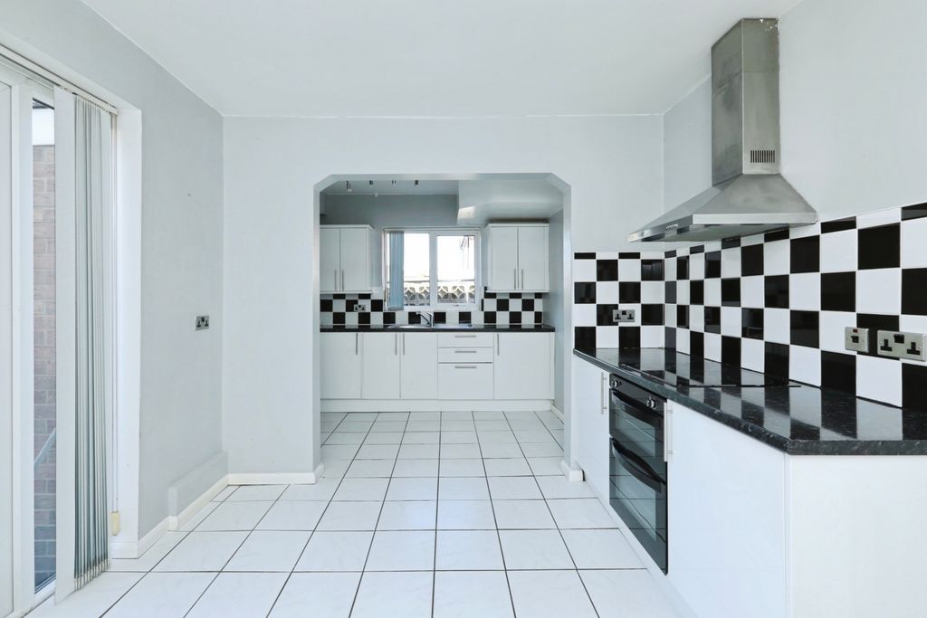 Property photo 3 of 14 Kitchen