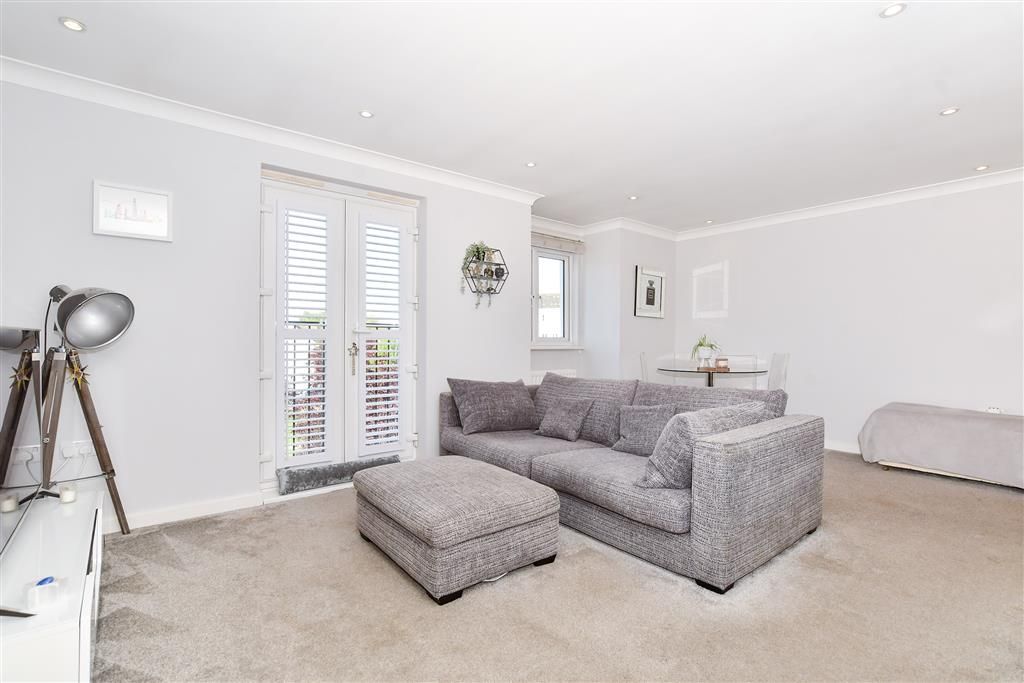 Property photo 1 of 10 Lounge/Dining Area