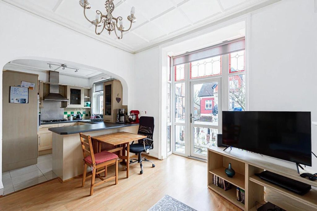 Property photo 3 of 10 19537816 3.Jpg