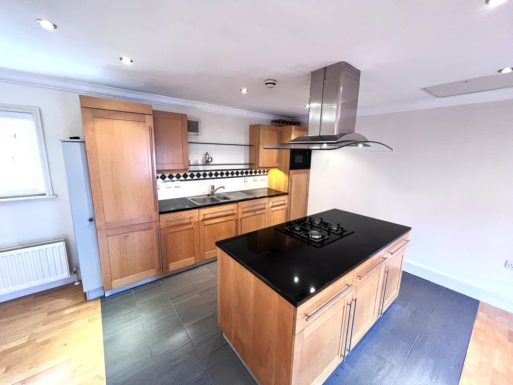 Property photo 3 of 9 Kitchen