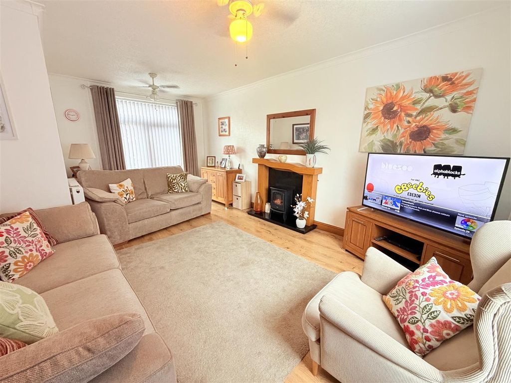 Property photo 3 of 24