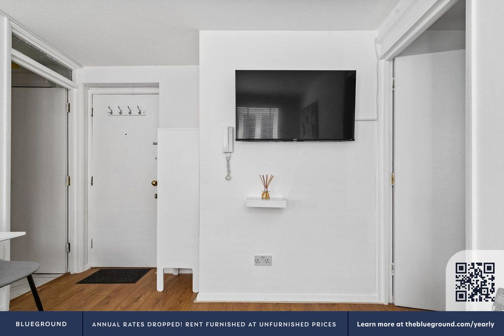 Property photo 3 of 15 Living Room