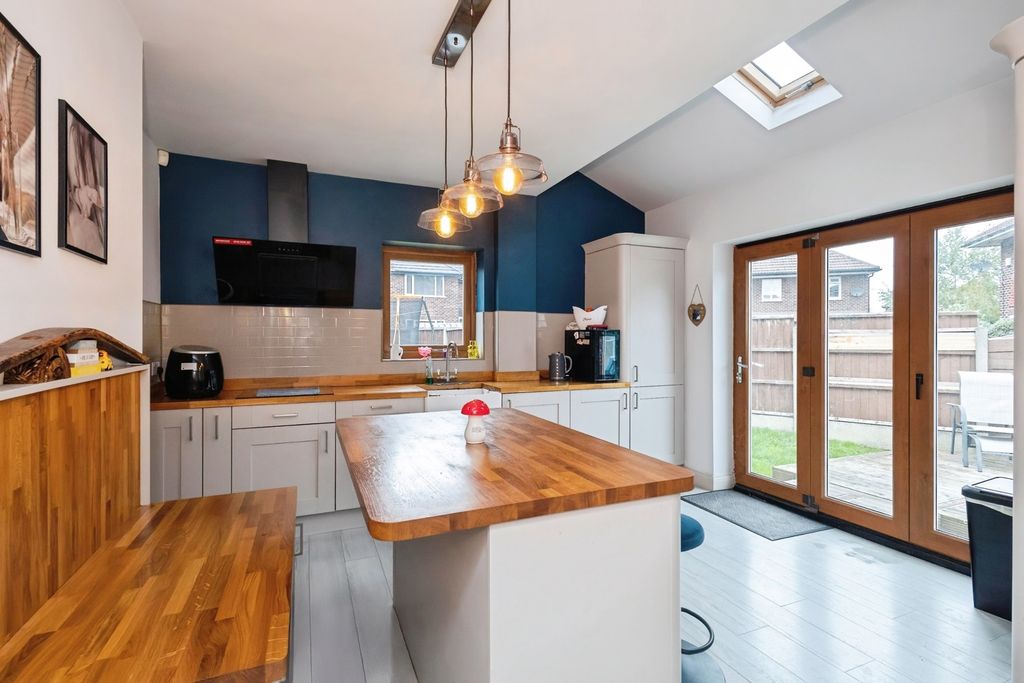 Property photo 2 of 18 Photo