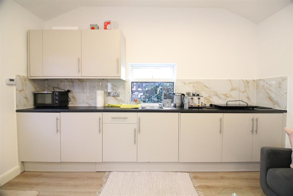 Property photo 2 of 4 8051Aa60-D17D-428C-82D3-F666050E86F2.Jpeg
